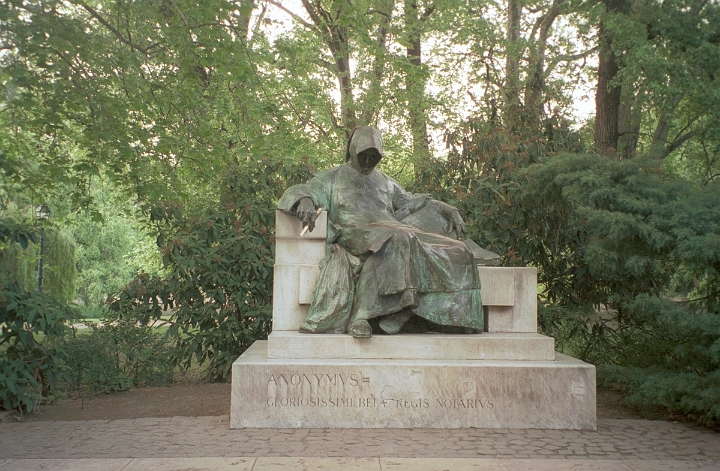 28 Budapest - Statue of Anonymous.jpg - ASCII